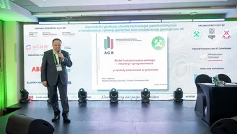 zdjęcie, prof. Krawczyk na sesji SEP