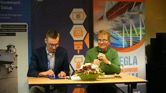 zdjęcie, prowadzący panek na konferencji